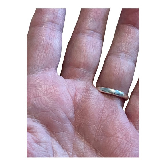 Aztec NV Turquoise Size 8. 9x13mm Bezel Set w/ side crosses in Sterling Silver. - Picture 4 of 12